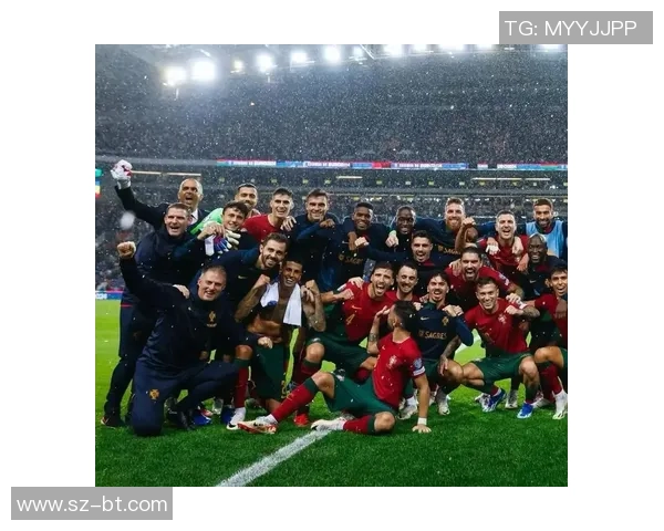 三大足球球星经典招牌动作集锦展现不同风格与传奇时刻