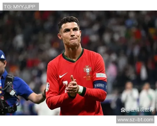 足球传奇风采尽显，世界球星壁纸合集，致敬足球英雄的荣耀瞬间